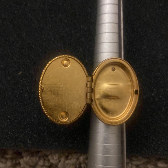 Avon ring - Picture 2 of 3